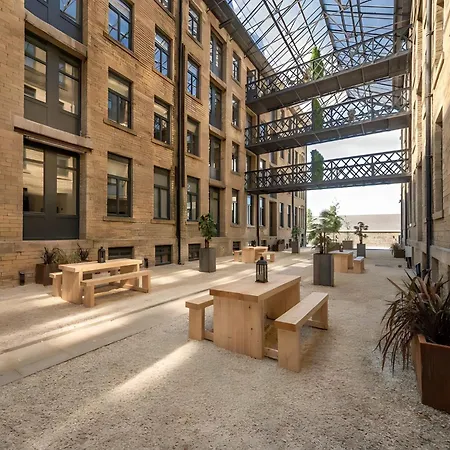 Bliss Contractor Apartments- Sleeps 6 Bradford