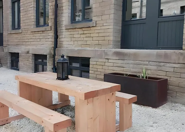 Bliss Contractor Apartments- Sleeps 6 Bradford