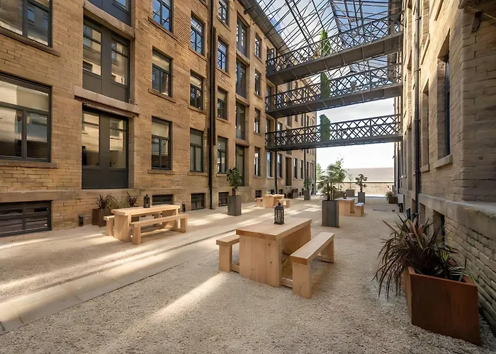 Bliss Contractor Apartments- Sleeps 6 Bradford