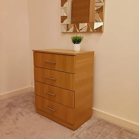 Apartment Bliss Contractor Apartments- Sleeps 6 *