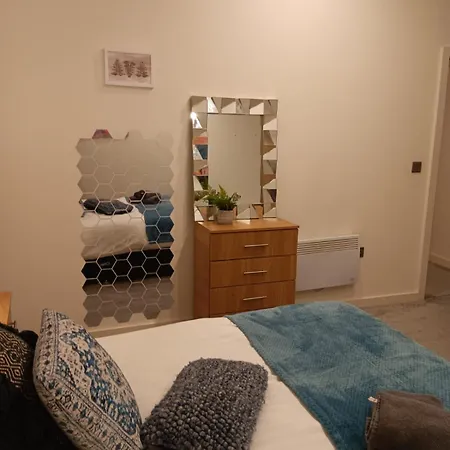 Apartment Bliss Contractor Apartments- Sleeps 6 Bradford (West Yorkshire)