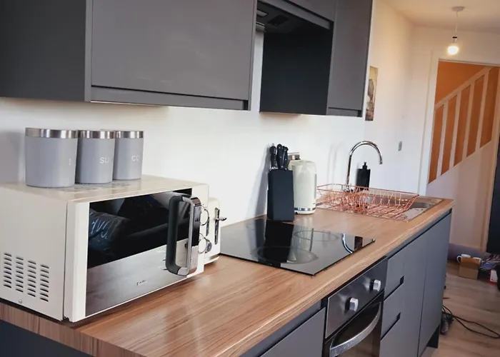 Bliss Contractor Apartments- Sleeps 6