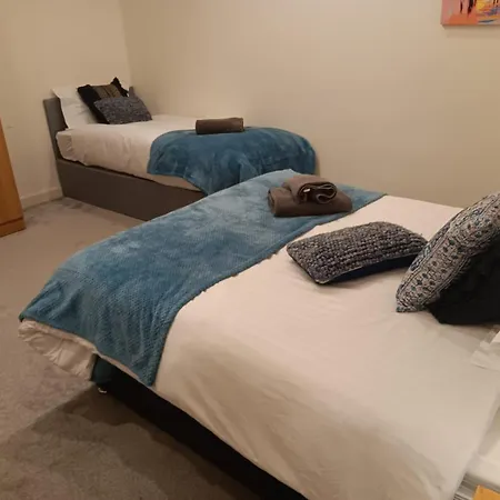 Bliss Contractor Apartments- Sleeps 6 * Bradford (West Yorkshire)